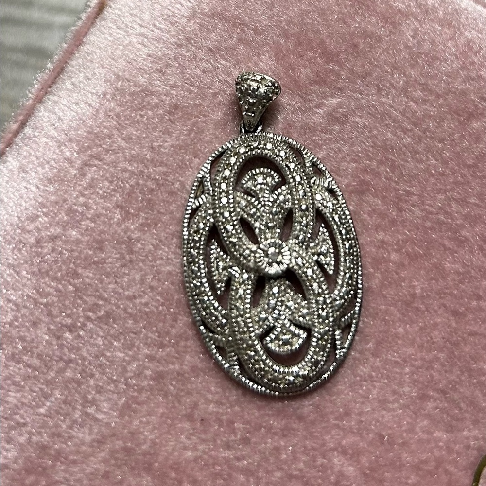 Diamond & White gold necklace charm